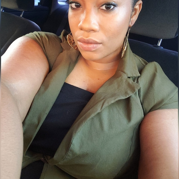 🫶🏽Short sleeve Olive Blazer - Picture 3 of 4